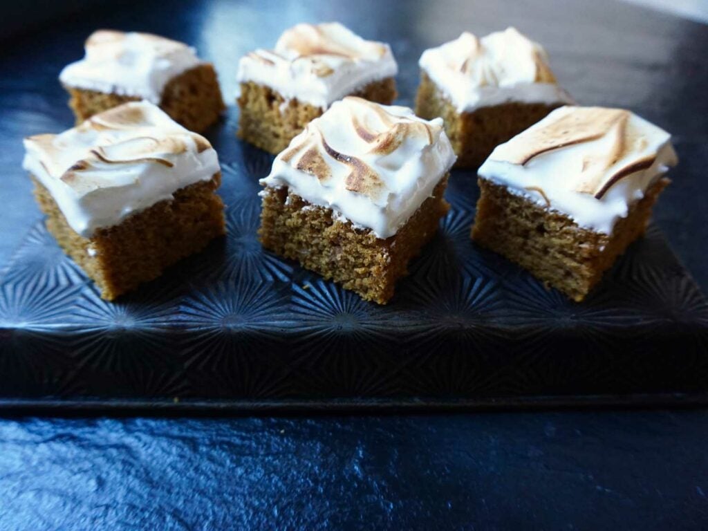 httpswww.saveur.comsitessaveur.comfilesimages201811pumpkin-spice-bars-with-toasted-meringue-1500×1125.jpg