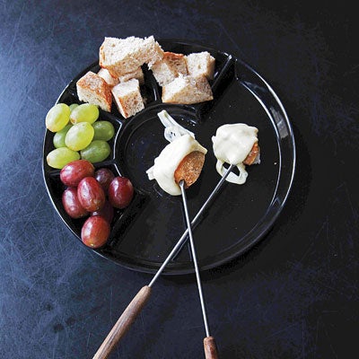 httpswww.saveur.comsitessaveur.comfilesimport2010images2010-117-SAV1210-classic-fondue-cremant-p.jpg.jpg