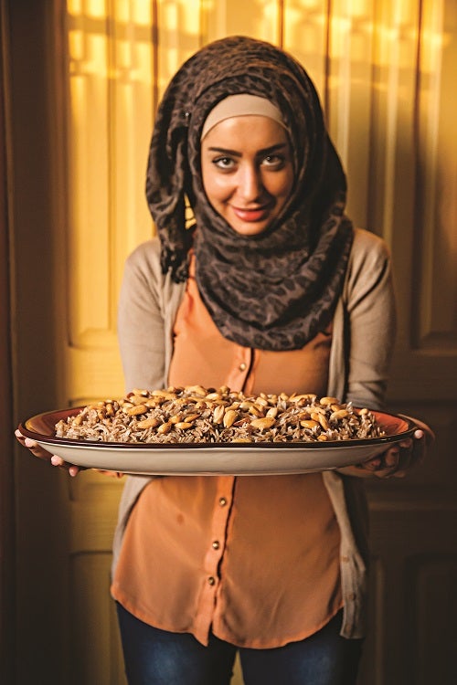 feature-heart-of-palestine-woman-with-platter-500x750