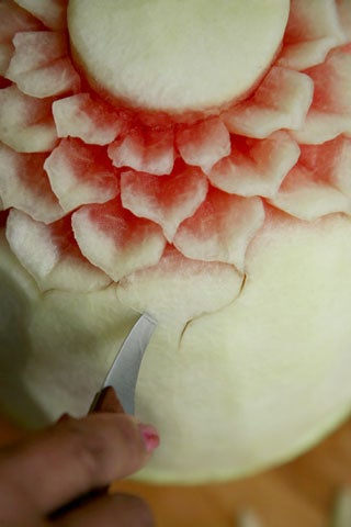 httpswww.saveur.comsitessaveur.comfilesimport2008images2008-07634-thai_watermelon_carving_10_480.jpg