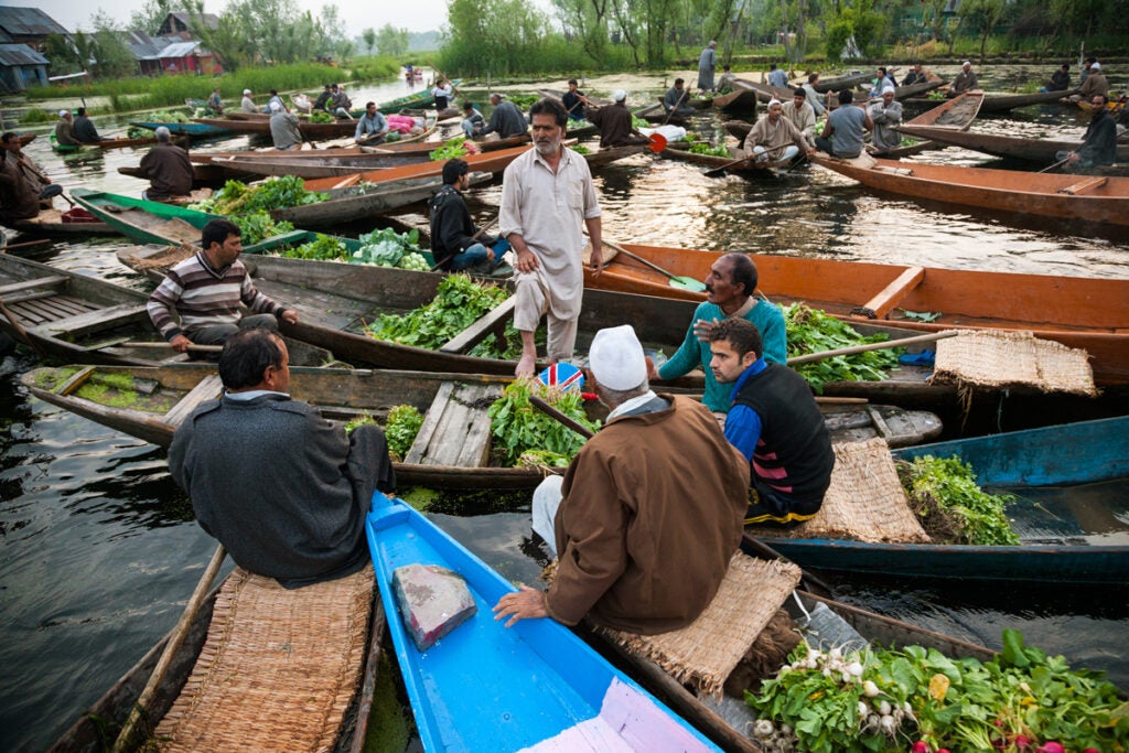 north-india-kashmir-floating-market