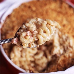 httpswww.saveur.comsitessaveur.comfilesimport2007images2007-12125-80_Mac_and_cheese_with_ham_250.jpg