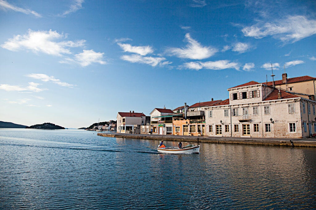 feature-splendor-of-the-isles-waterfront-tisno-croatia-dalmation-coast-1200x800-i164