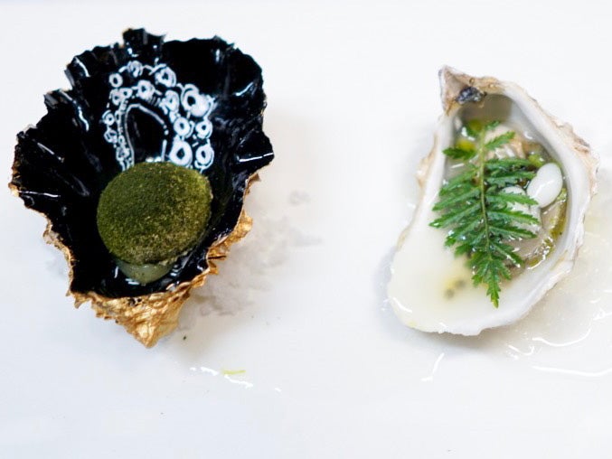 Oysters with lemon and sea lettuce