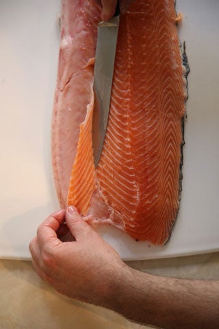 httpswww.saveur.comsitessaveur.comfilesimport2008images2008-05634-112_how_to_filet_a_salmon_3_480.jpg