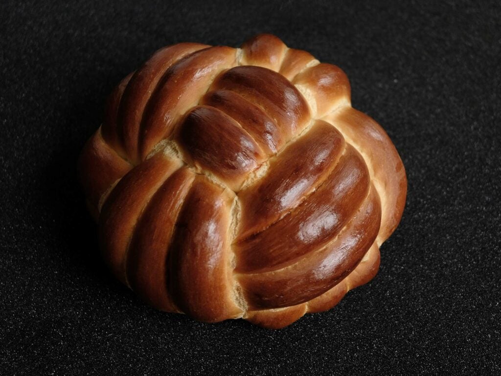 challah winston knot loaf bread