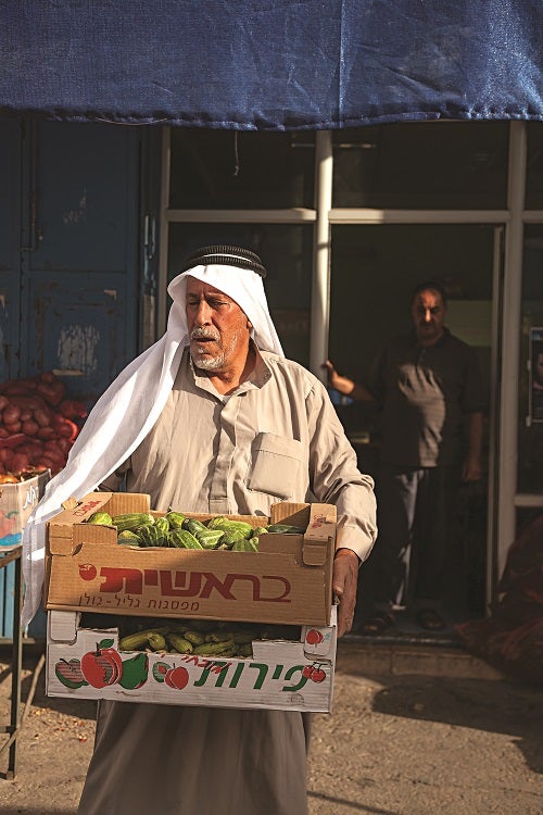 slideshow-scenes-from-palestine-man-with-produce-500x750