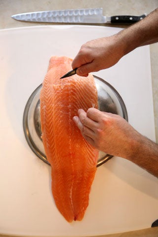 httpswww.saveur.comsitessaveur.comfilesimport2008images2008-05634-112_how_to_filet_a_salmon_5_480.jpg