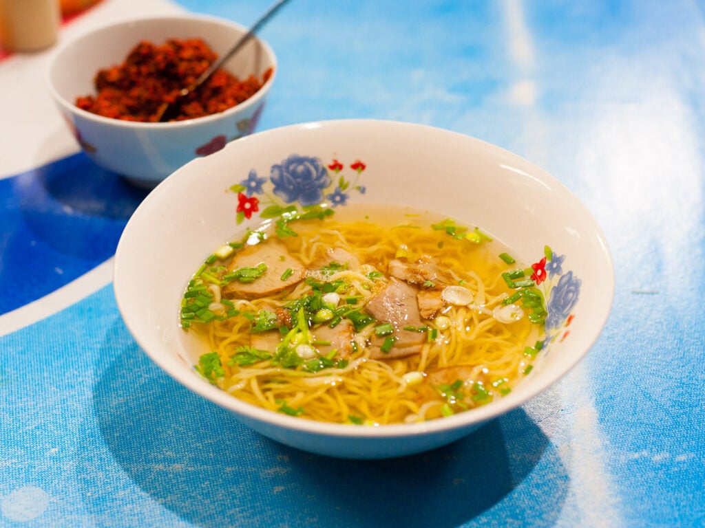 Mee lueang in bowl.